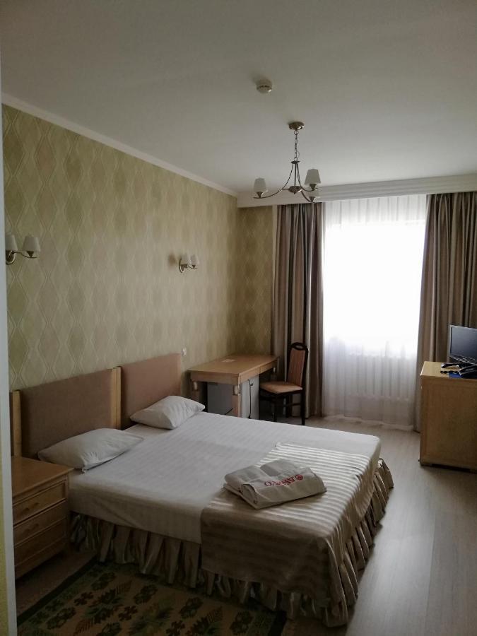 O Azamat Astana Exterior foto