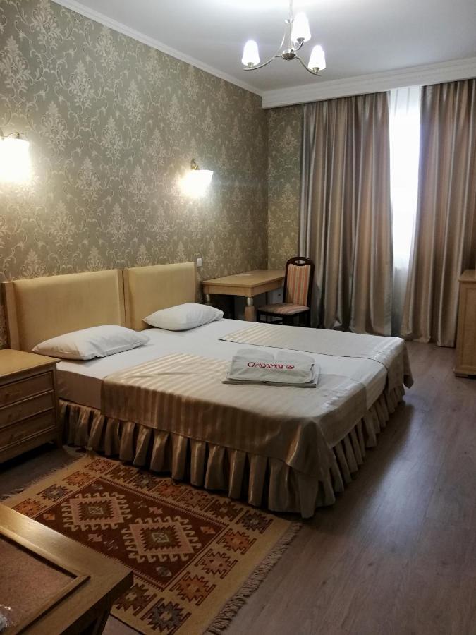O Azamat Astana Exterior foto