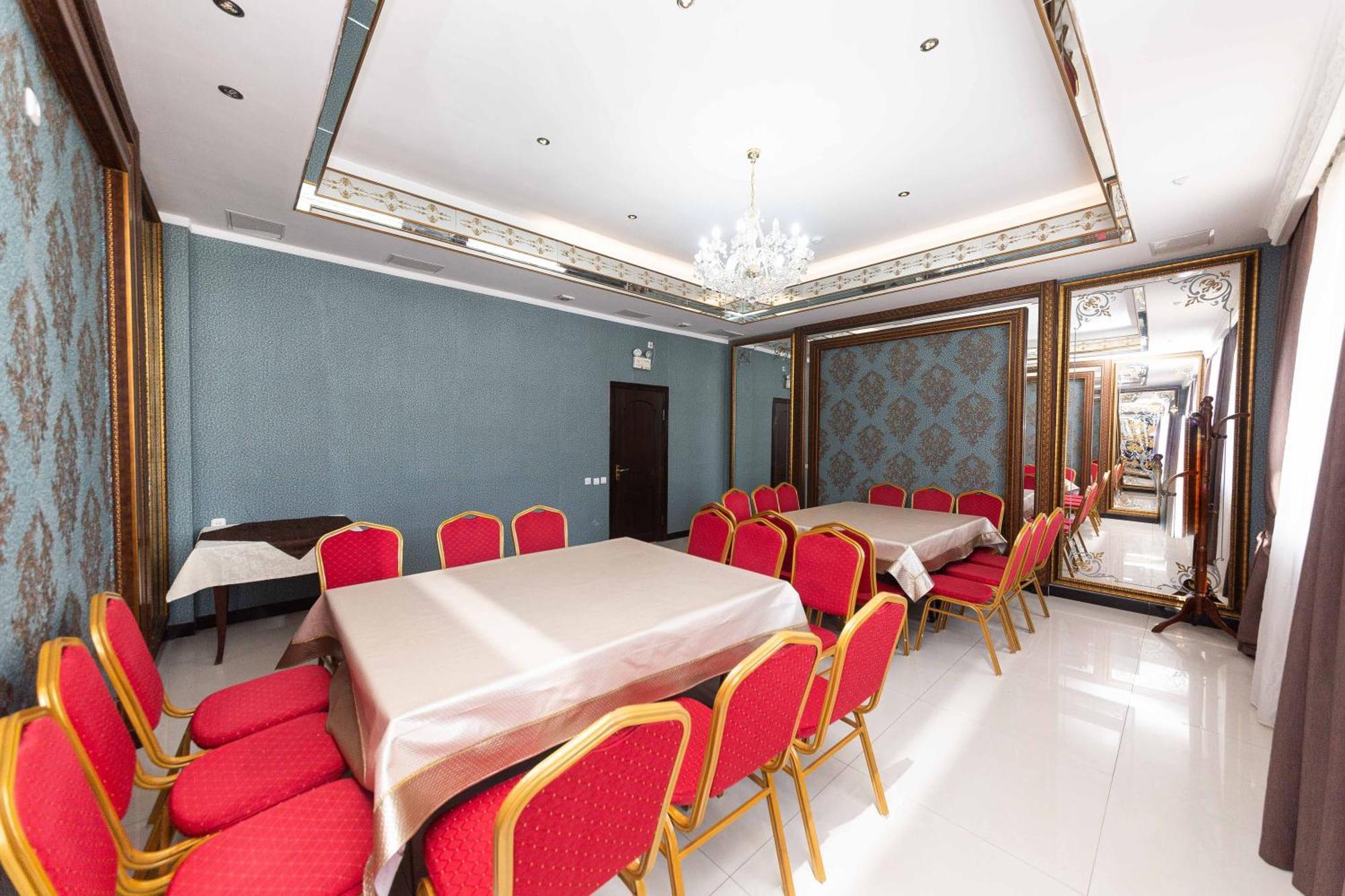 O Azamat Astana Exterior foto