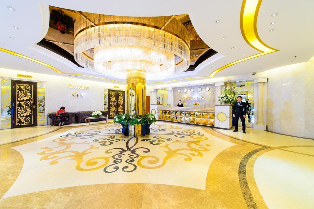 O Azamat Astana Exterior foto