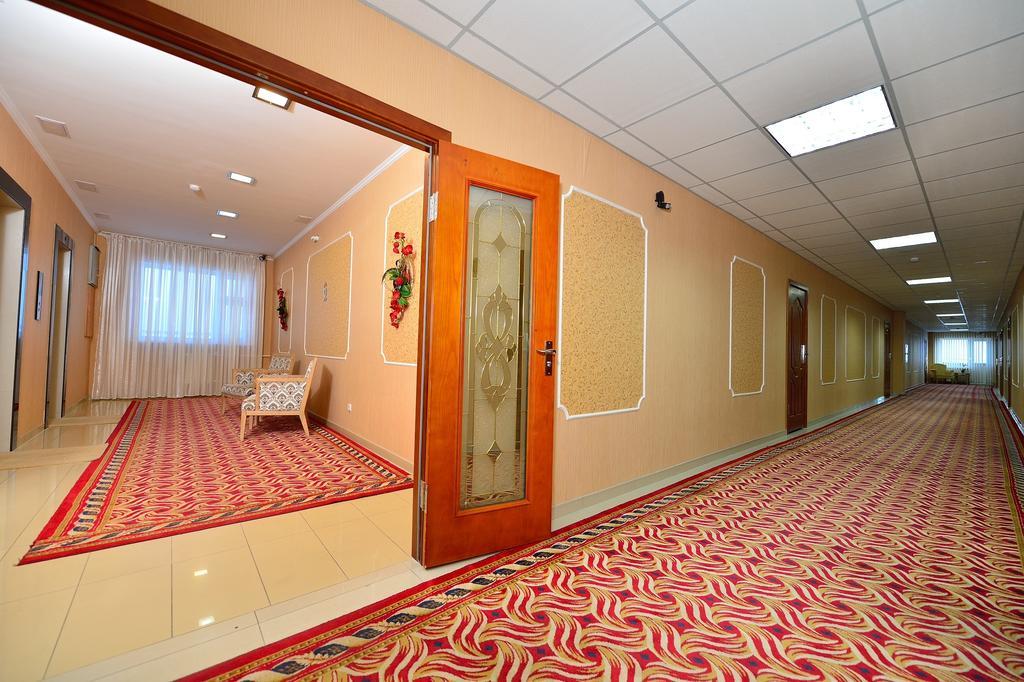 O Azamat Astana Exterior foto