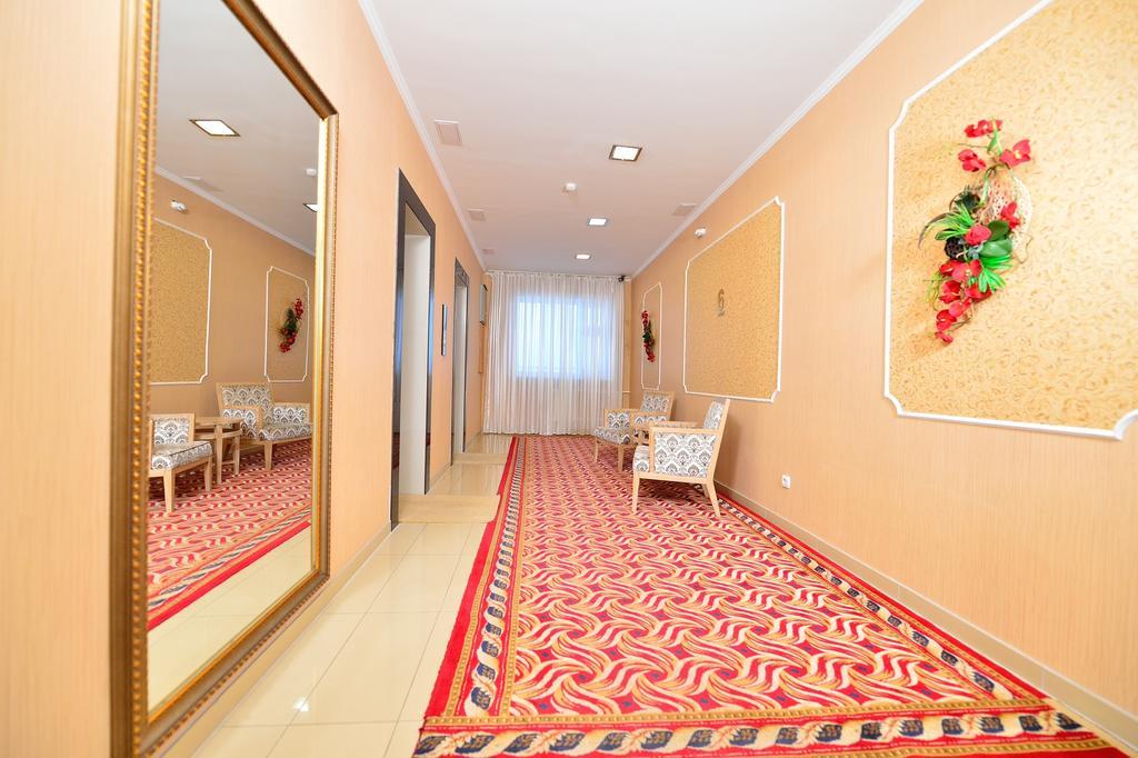 O Azamat Astana Exterior foto