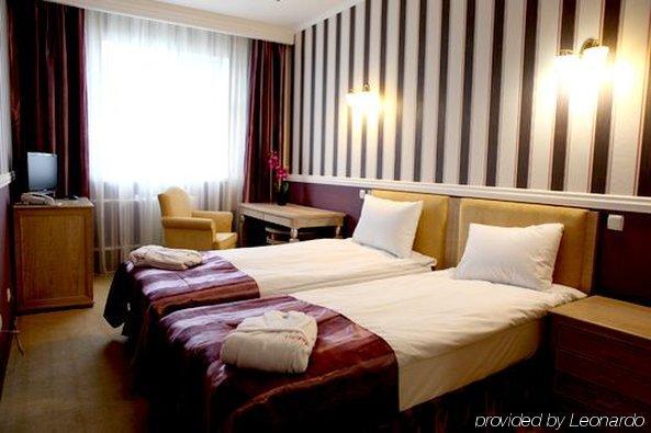 O Azamat Astana Quarto foto