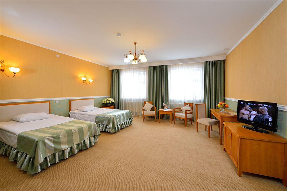 O Azamat Astana Exterior foto